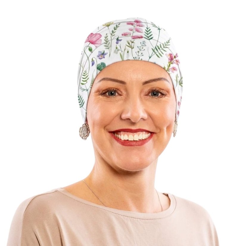 Dámska onko čiapka Canaver s kvetovaným vzorom.