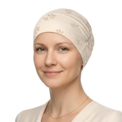 Portrét ženy v čiapke Reeva s elegantným trblietavým detailom na boku. Precízne ušitá na tak, aby nedráždila a krásne podčiarkla tvoju ženskosť. Portrét ženy v čiapke Reeva s elegantným trblietavým detailom na boku. Precízne ušitá na tak, aby nedráždila a krásne podčiarkla tvoju ženskosť.